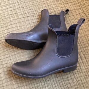 Black Banana Republic Chelsea-style rain boots, great business casual piece
